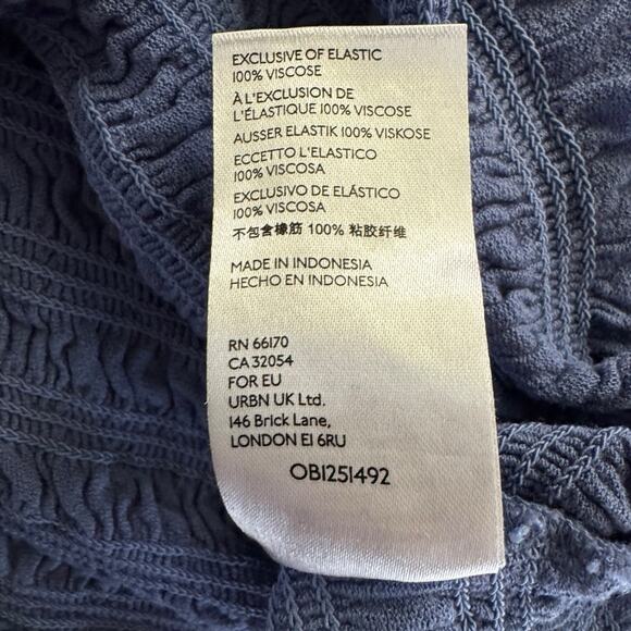 Urban Outfitters UO Blue Smocked Off The Shoulder Bell Sleeve Crop Top Sz Large - Picture 7 of 7